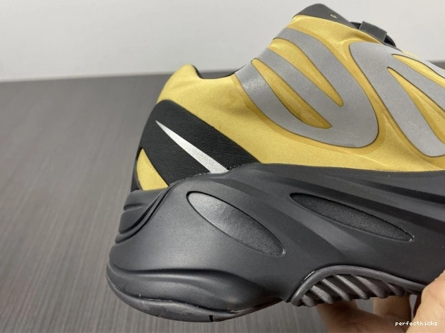 Yeezy Boost MNVN Flux' 700 GZ0717 'Honey 0716